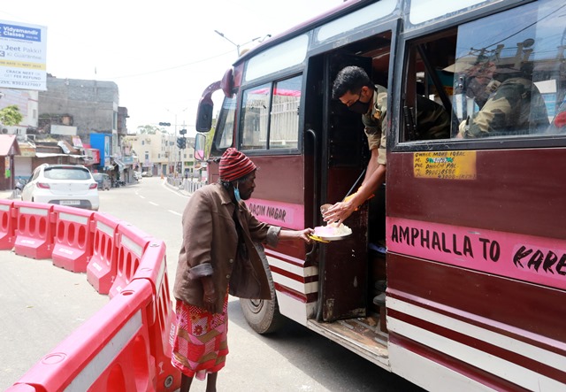 Jammu Police Provide Relief Food